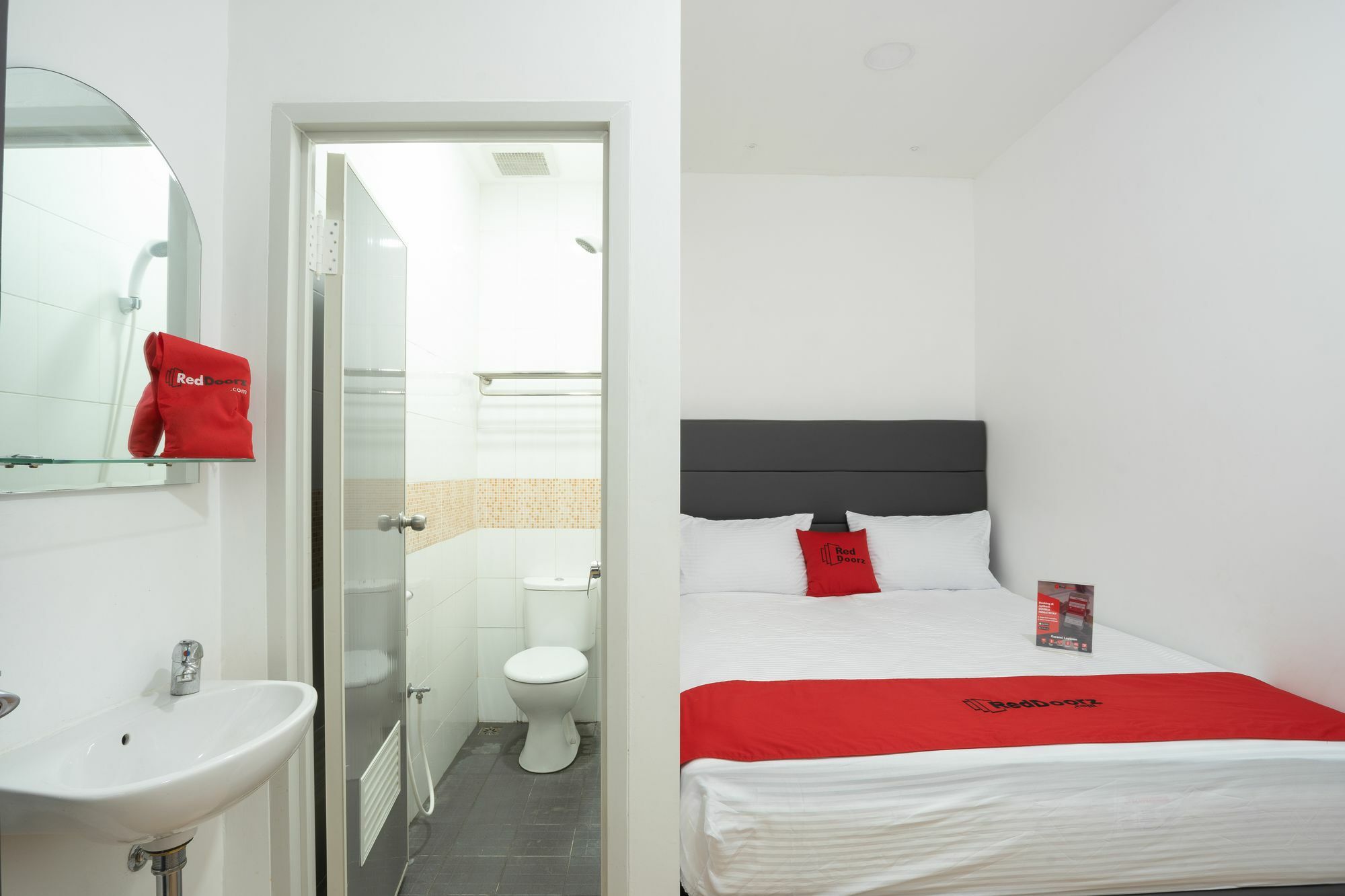 RedDoorz Plus @ Danau Sunter Utara Jakarta Exterior foto