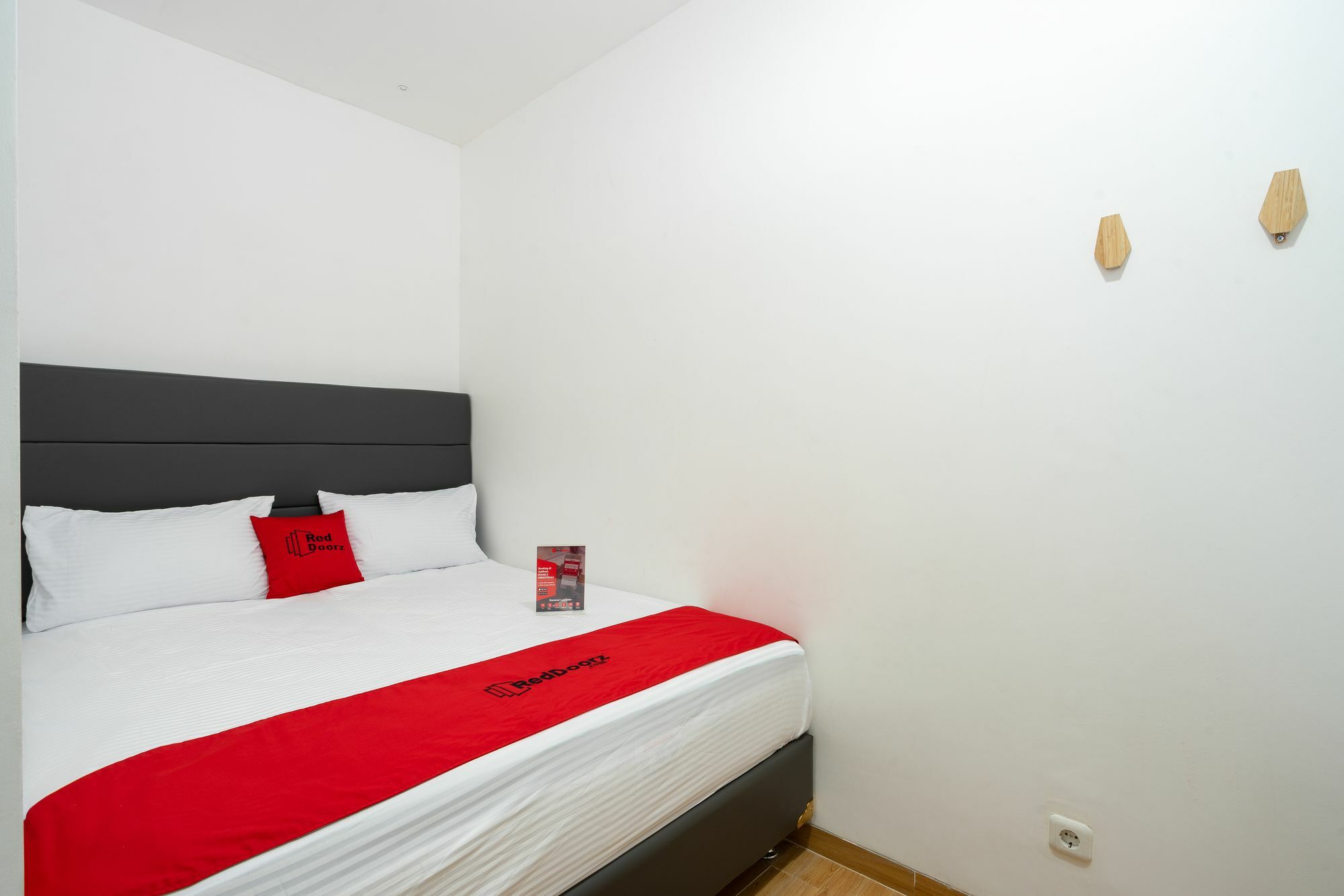 RedDoorz Plus @ Danau Sunter Utara Jakarta Exterior foto